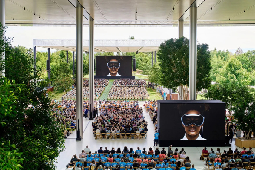 Headset Keynote Crowd